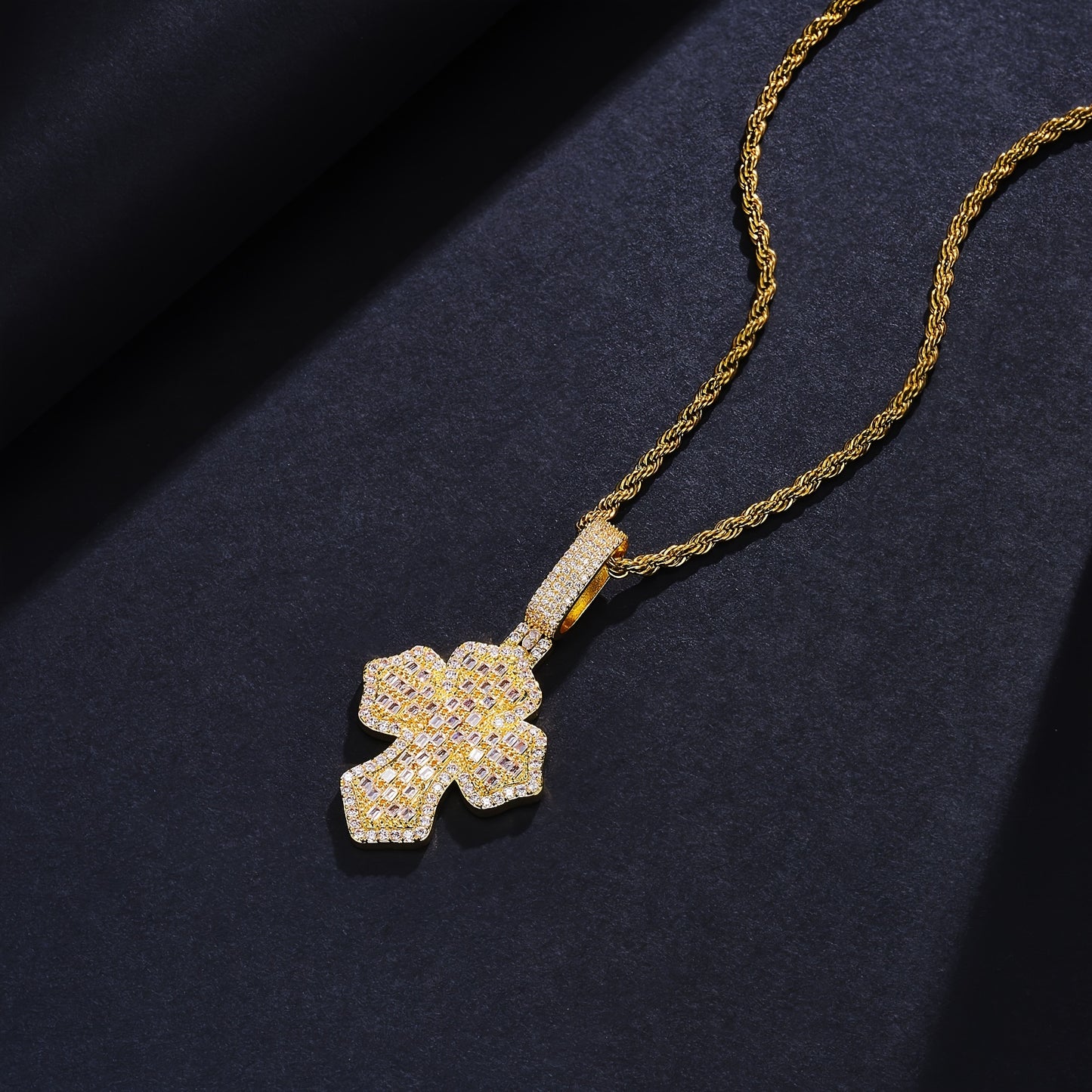 CRUCE CRISTALE PLACATA CU AUR 18K