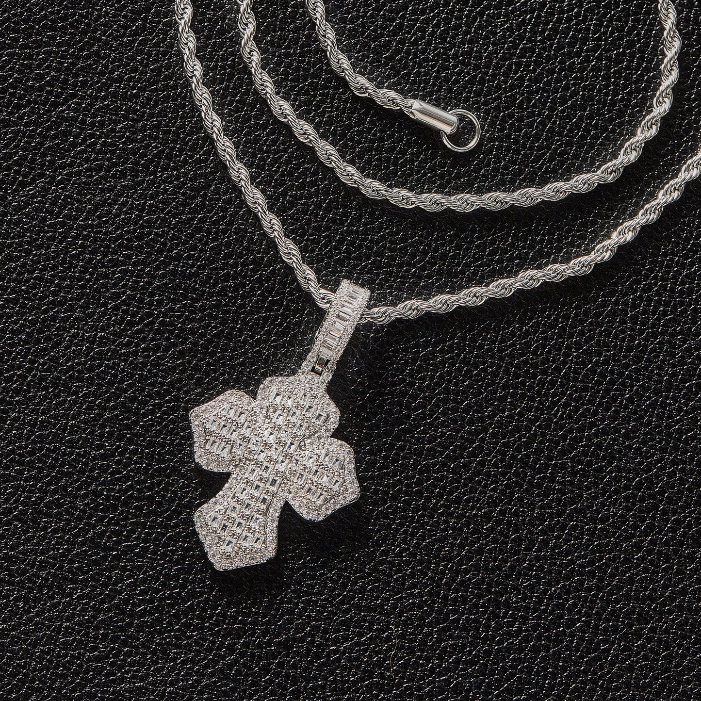 CRUCE CRISTALE PLACATA CU AUR 18K